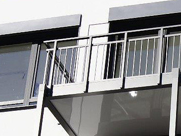 G&S die balkonbauer bauen Balkone aus Aluminium für ein Firmengebäude in Nürnberg - 04