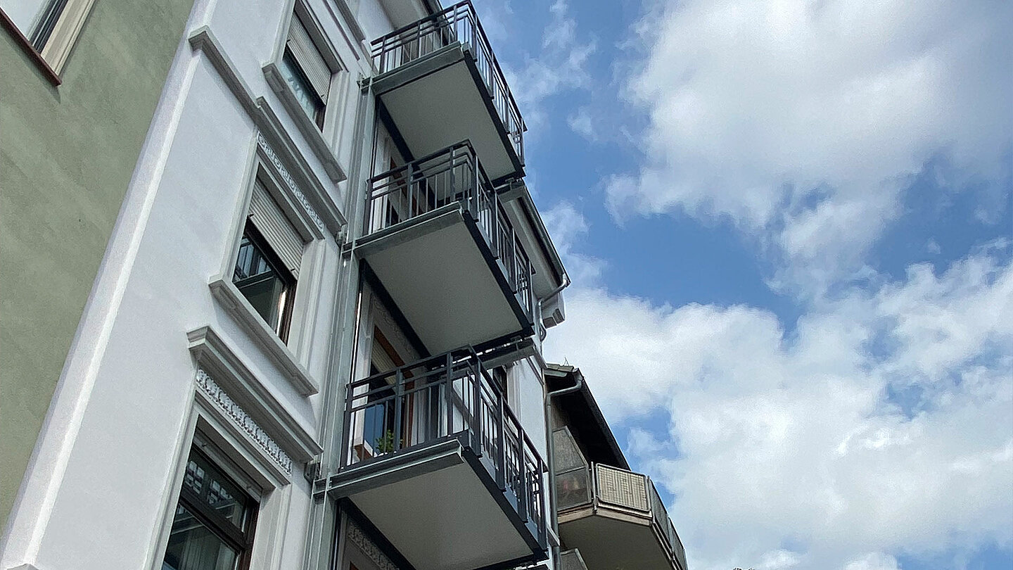 Balkonbau in Frankfurt - Balkone ohne Stützen - 02