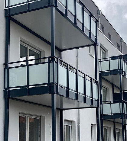 Balkonbauer Bielefeld - Vorstellbalkone aus Aluminium 04-2024 - 01