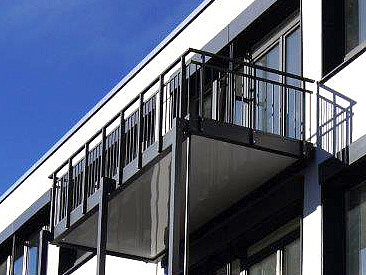 G&S die balkonbauer bauen Balkone aus Aluminium für ein Firmengebäude in Nürnberg - 05