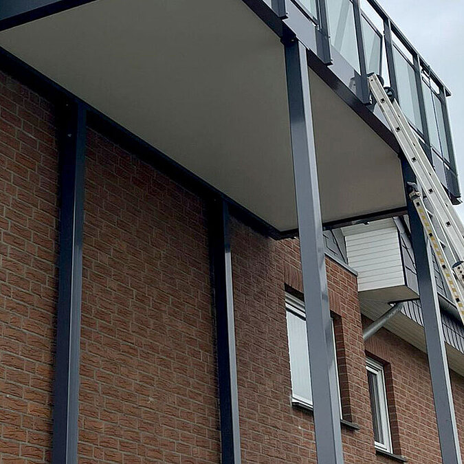 Balkonbauer in Beckum mit neuen Vorstellbalkonen aus Aluminium - 04